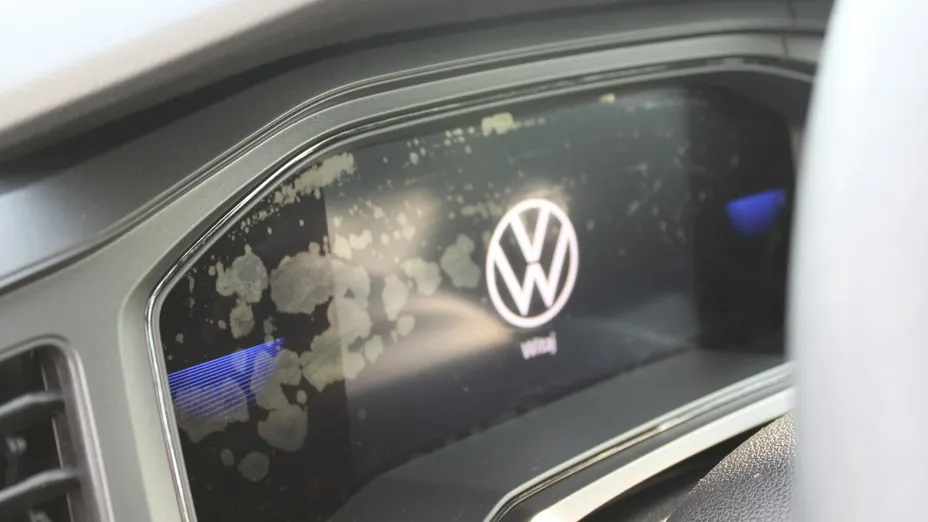 VOLKSWAGEN Polo -