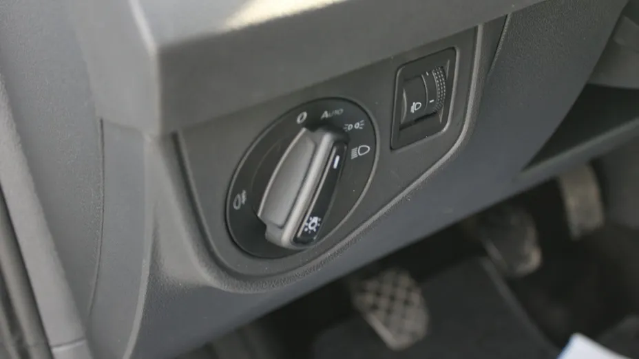 VOLKSWAGEN Polo -