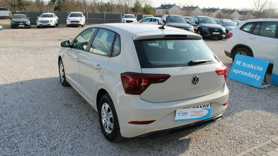 VOLKSWAGEN Polo -