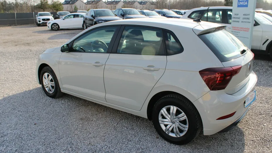 VOLKSWAGEN Polo -