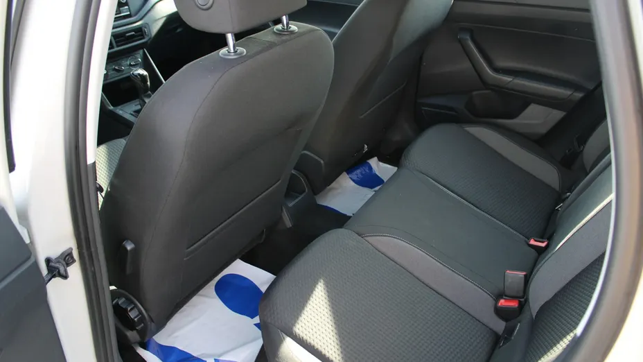 VOLKSWAGEN Polo -