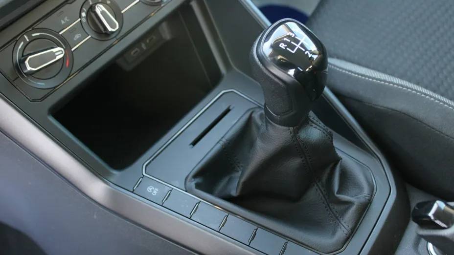 VOLKSWAGEN Polo -