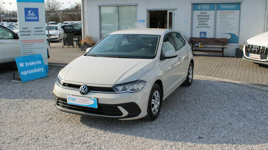 VOLKSWAGEN Polo -