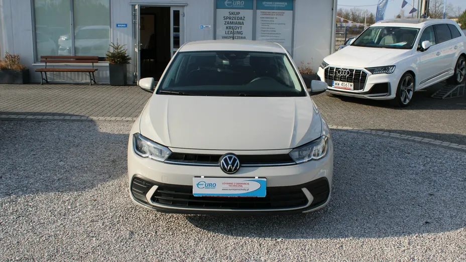 VOLKSWAGEN Polo -