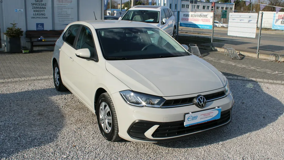 VOLKSWAGEN Polo -