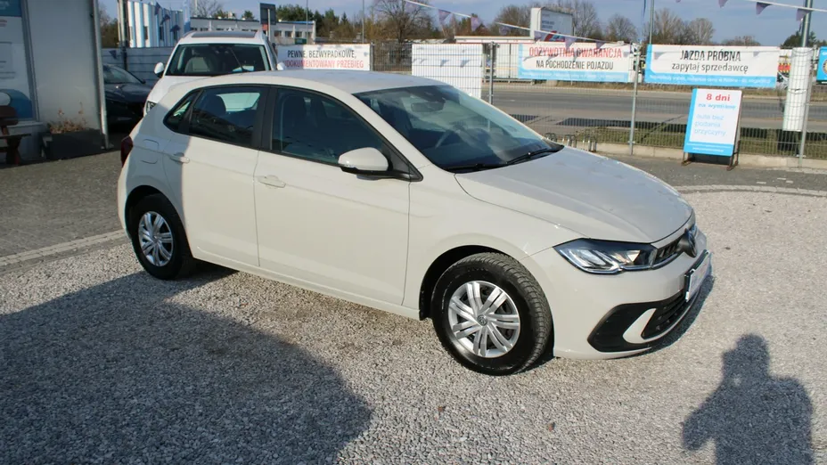 VOLKSWAGEN Polo -