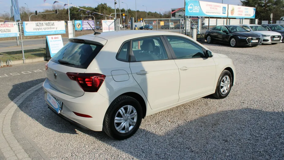 VOLKSWAGEN Polo -