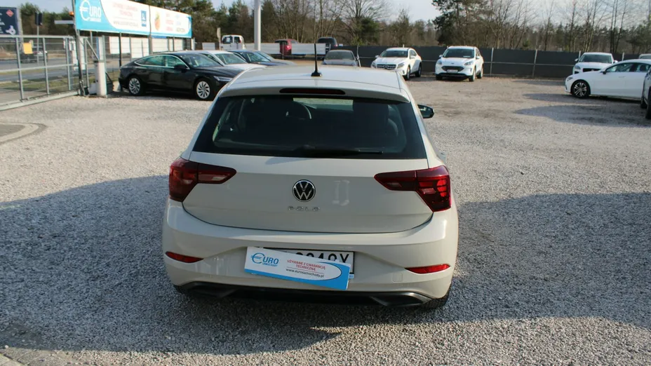 VOLKSWAGEN Polo -