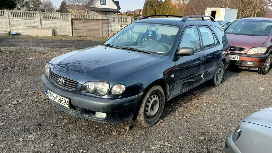 TOYOTA Corolla -
