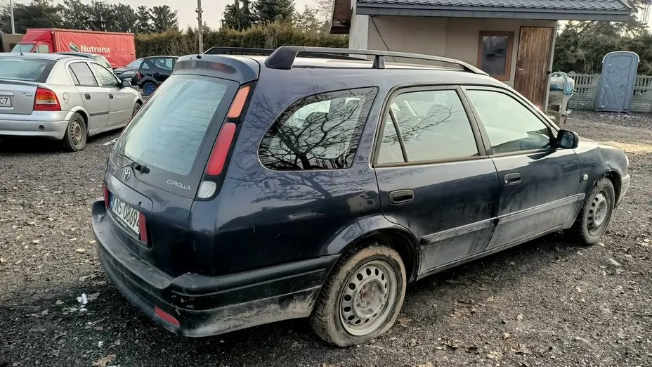 TOYOTA Corolla -