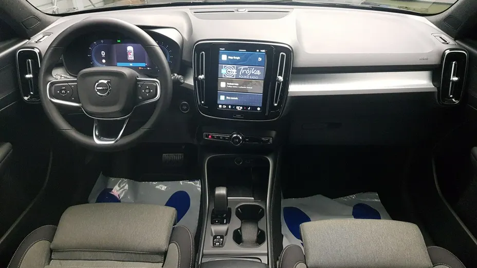 VOLVO XC40 -