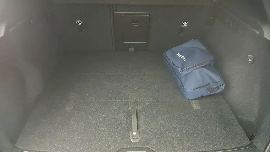 VOLVO XC40 -