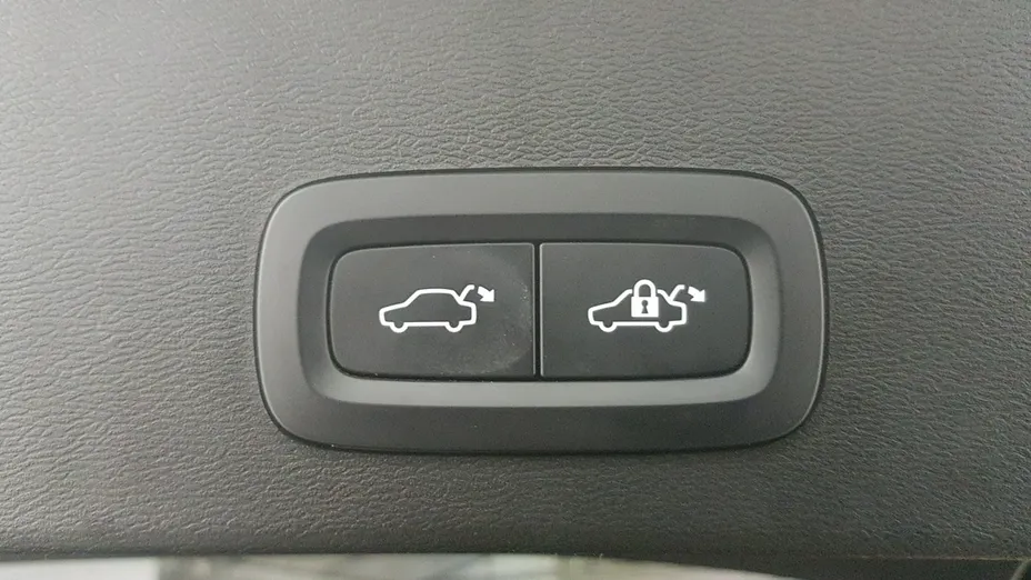 VOLVO XC40 -