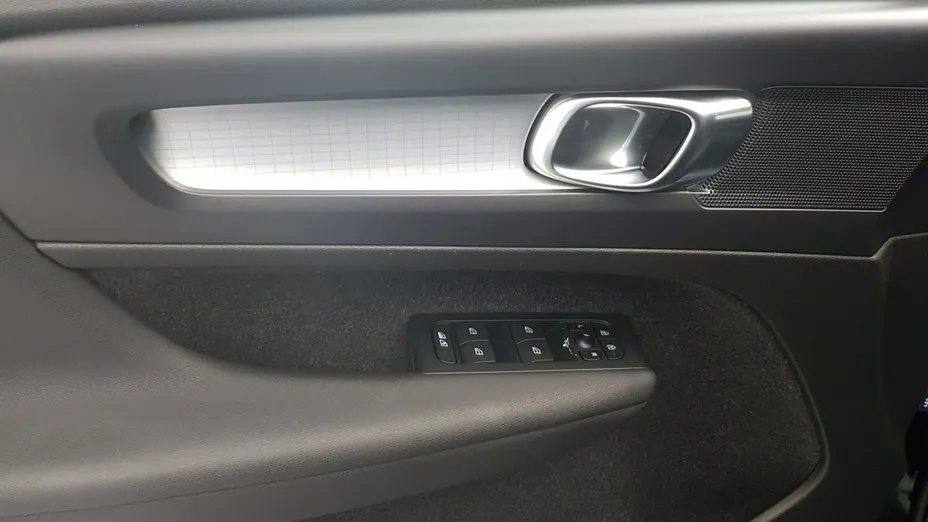 VOLVO XC40 -