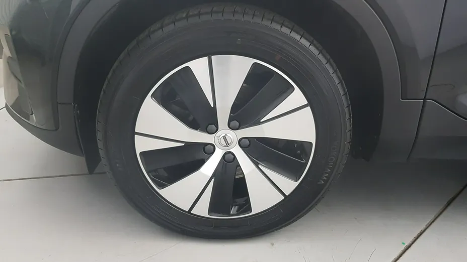 VOLVO XC40 -