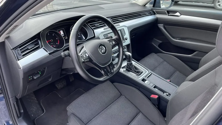 VOLKSWAGEN Passat -