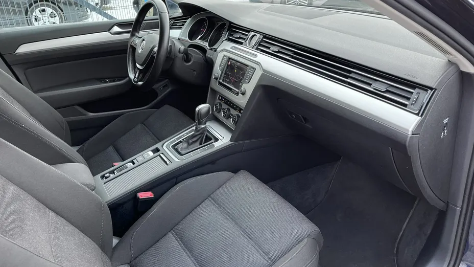 VOLKSWAGEN Passat -