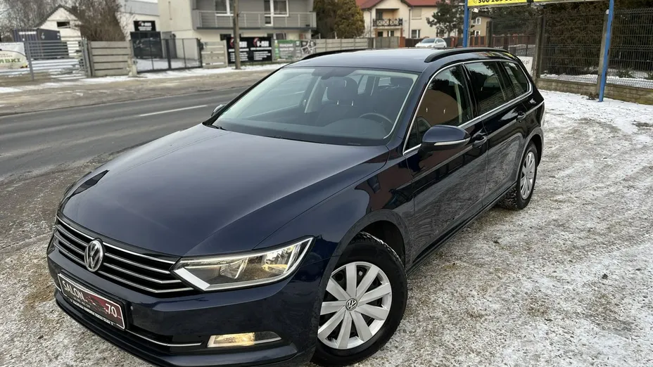 VOLKSWAGEN Passat -