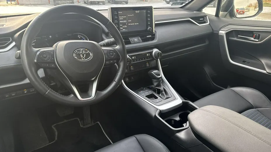TOYOTA RAV4 -