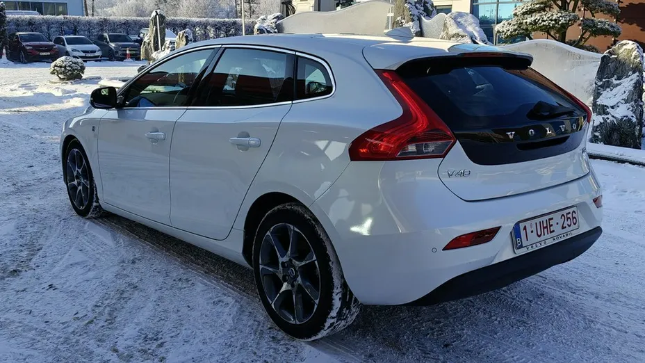 VOLVO V40 -