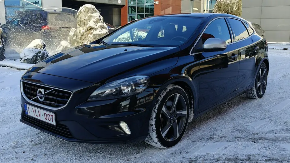 VOLVO V40 -