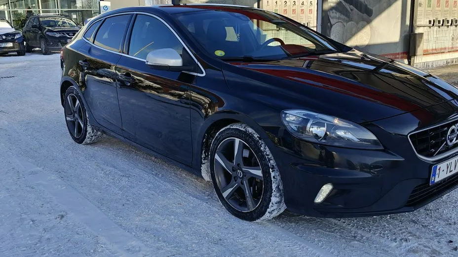 VOLVO V40 -