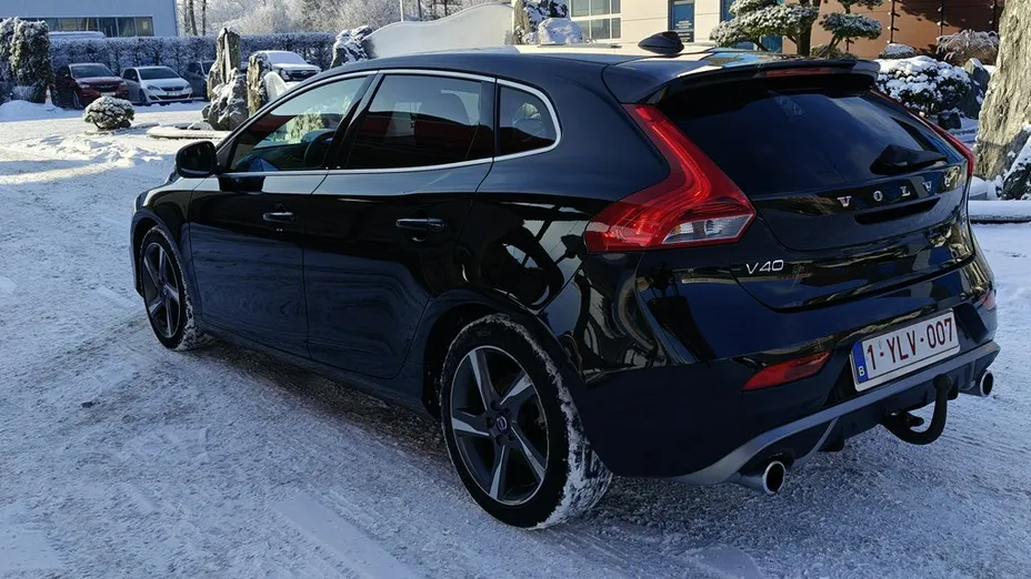 VOLVO V40 -