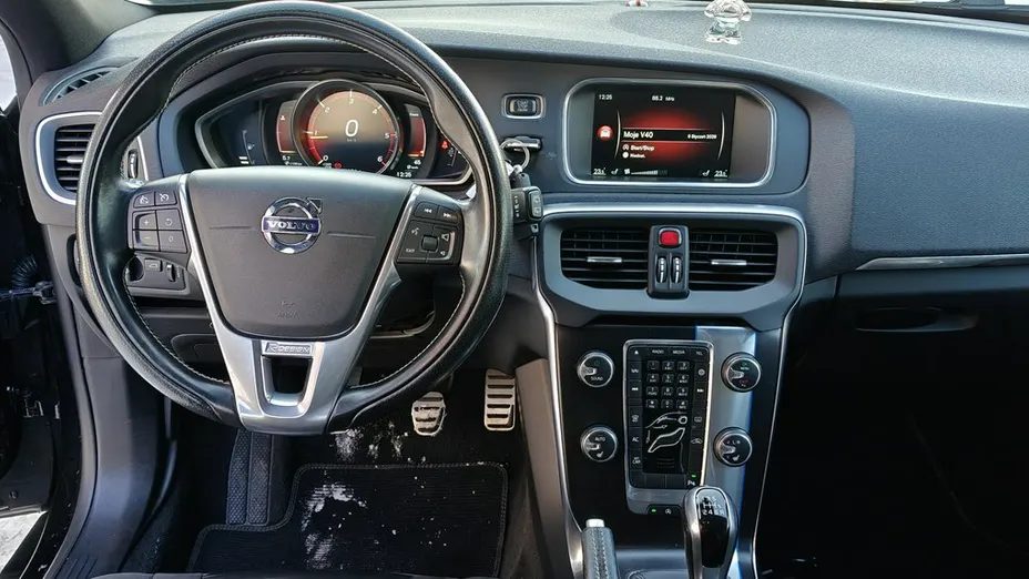 VOLVO V40 -