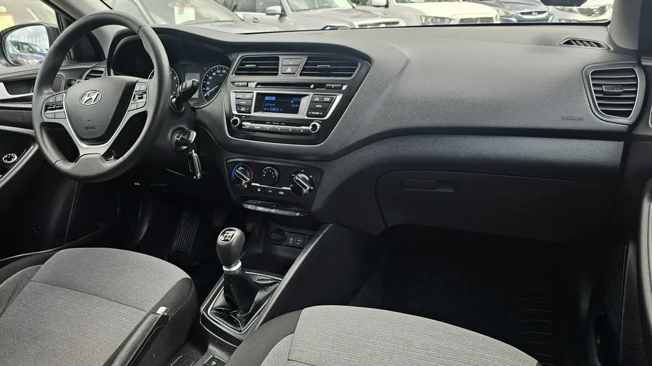 HYUNDAI i20 -
