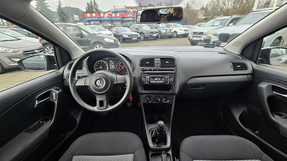 VOLKSWAGEN Polo -