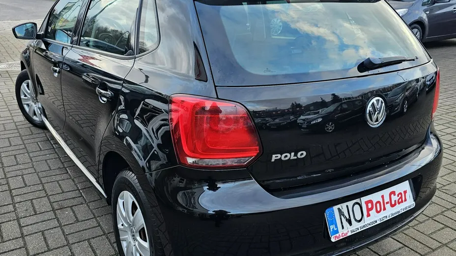 VOLKSWAGEN Polo -