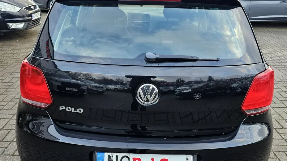 VOLKSWAGEN Polo -