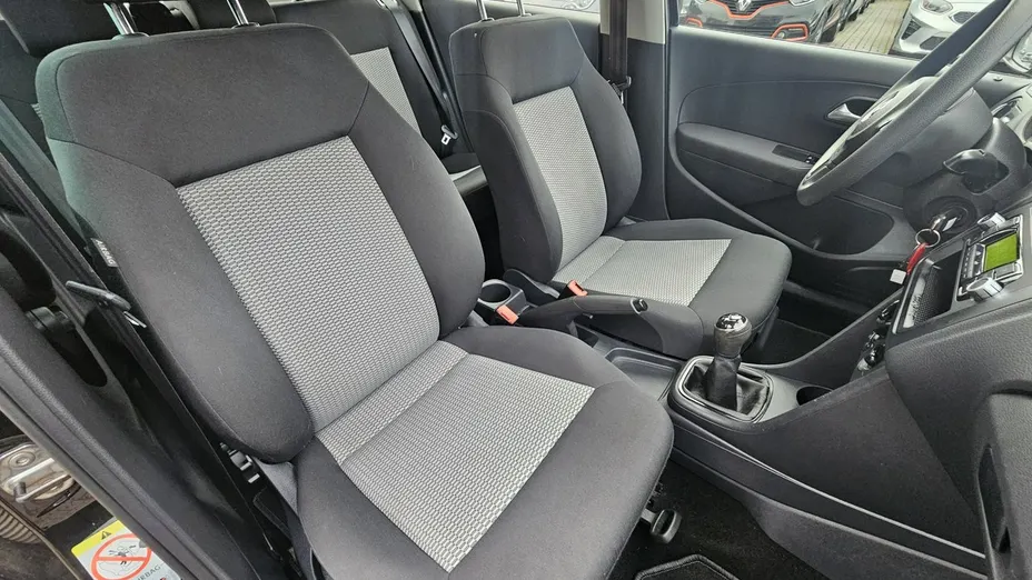 VOLKSWAGEN Polo -