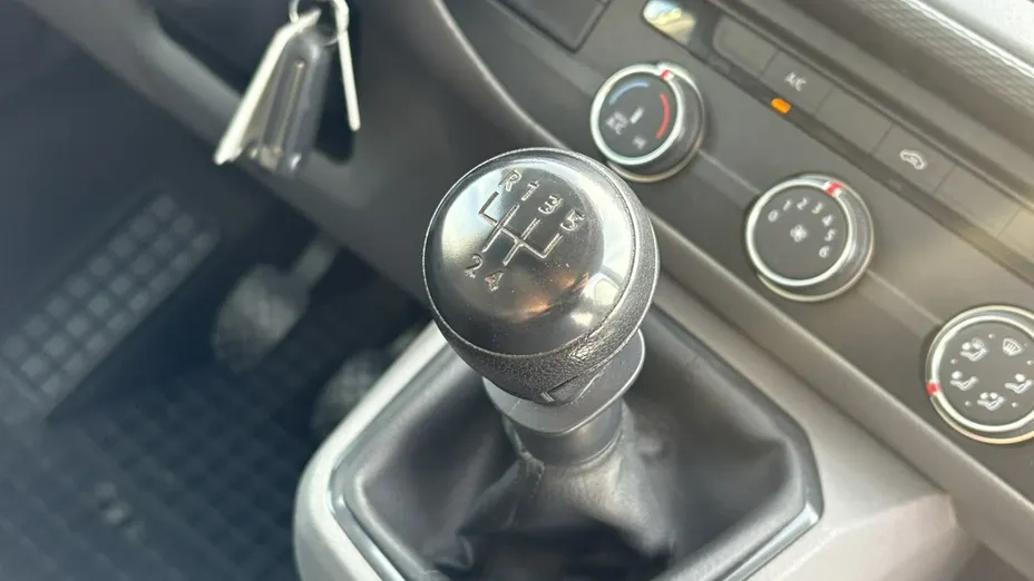 VOLKSWAGEN Transporter -