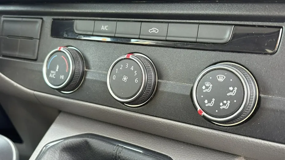 VOLKSWAGEN Transporter -