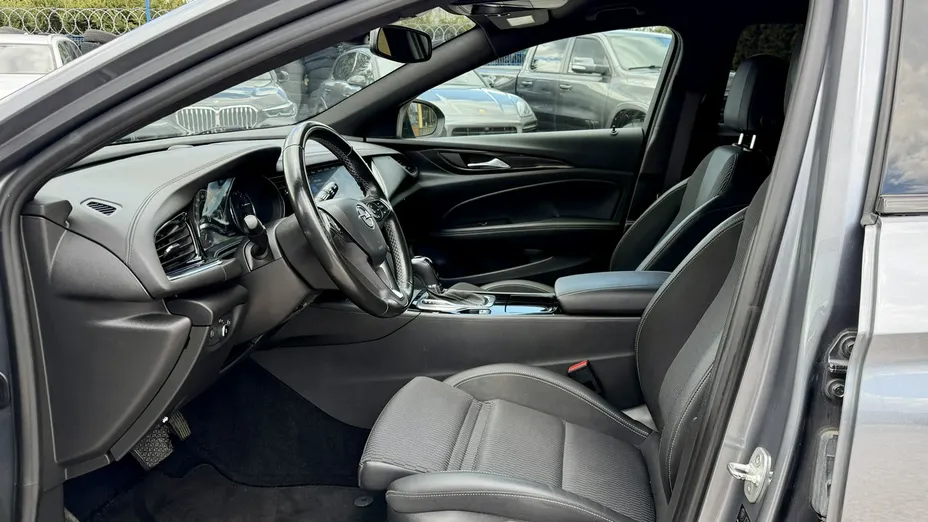 OPEL Insignia -