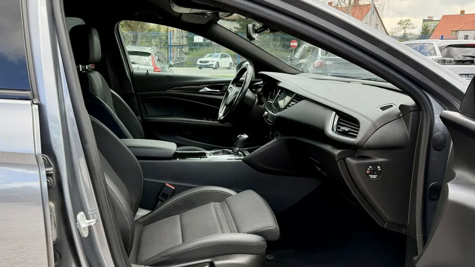 OPEL Insignia -