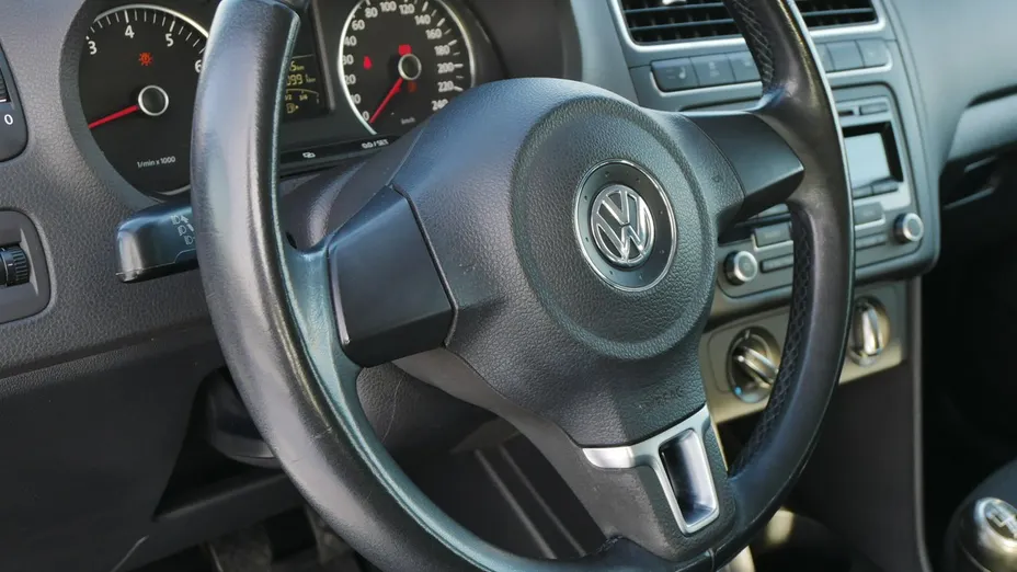 VOLKSWAGEN Polo -