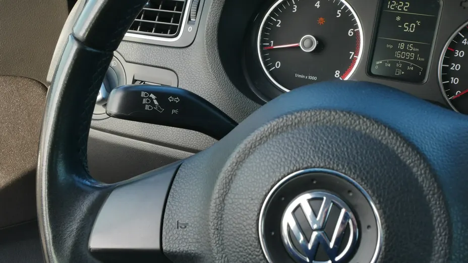 VOLKSWAGEN Polo -