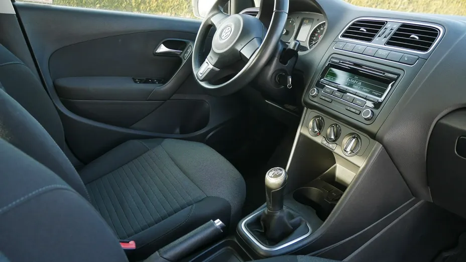 VOLKSWAGEN Polo -