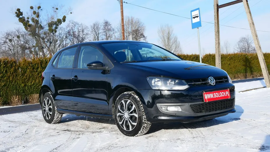 VOLKSWAGEN Polo -