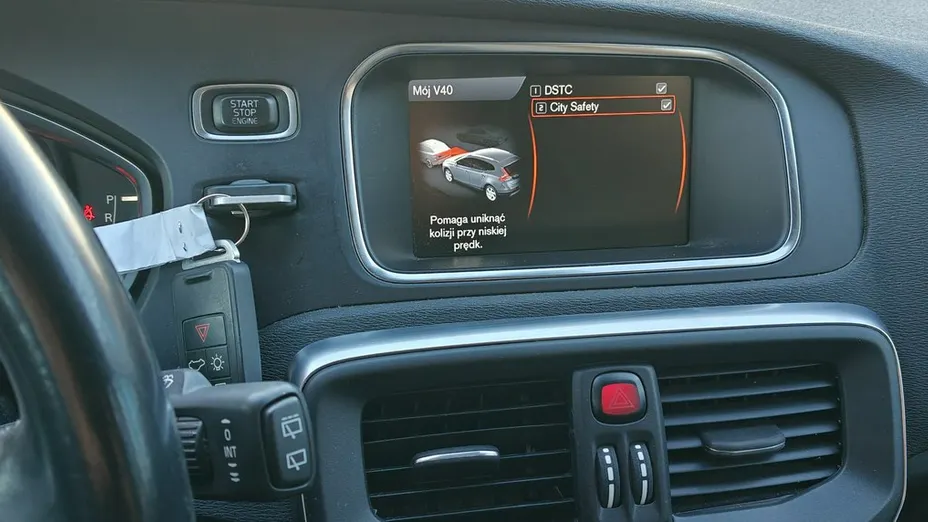 VOLVO V40 Cross Country -