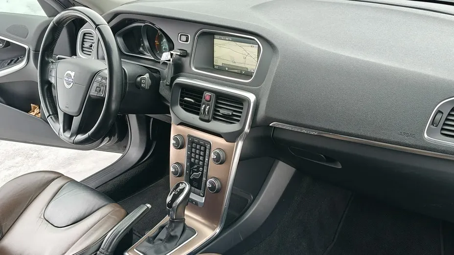 VOLVO V40 Cross Country -