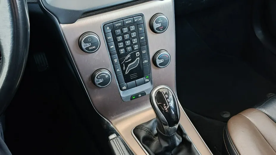 VOLVO V40 Cross Country -