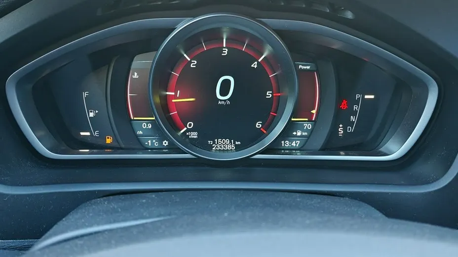 VOLVO V40 Cross Country -