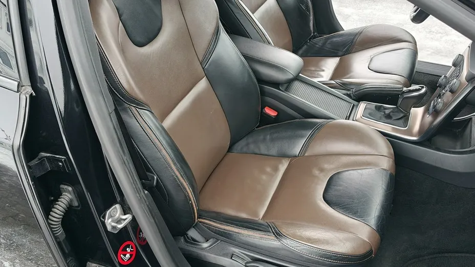 VOLVO V40 Cross Country -