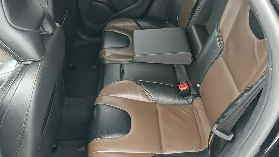 VOLVO V40 Cross Country -