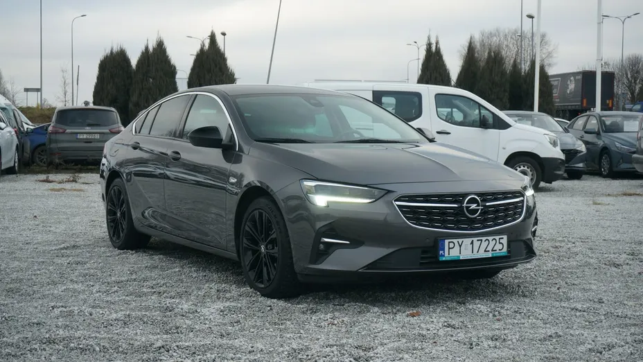 OPEL Insignia -