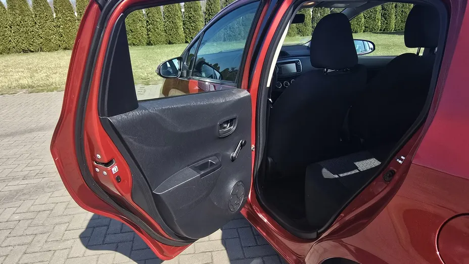 TOYOTA Yaris -