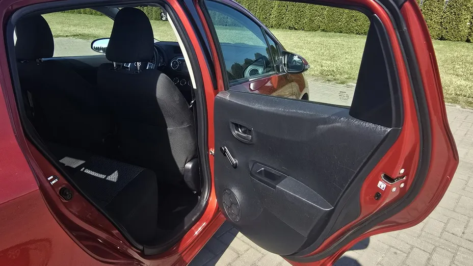 TOYOTA Yaris -